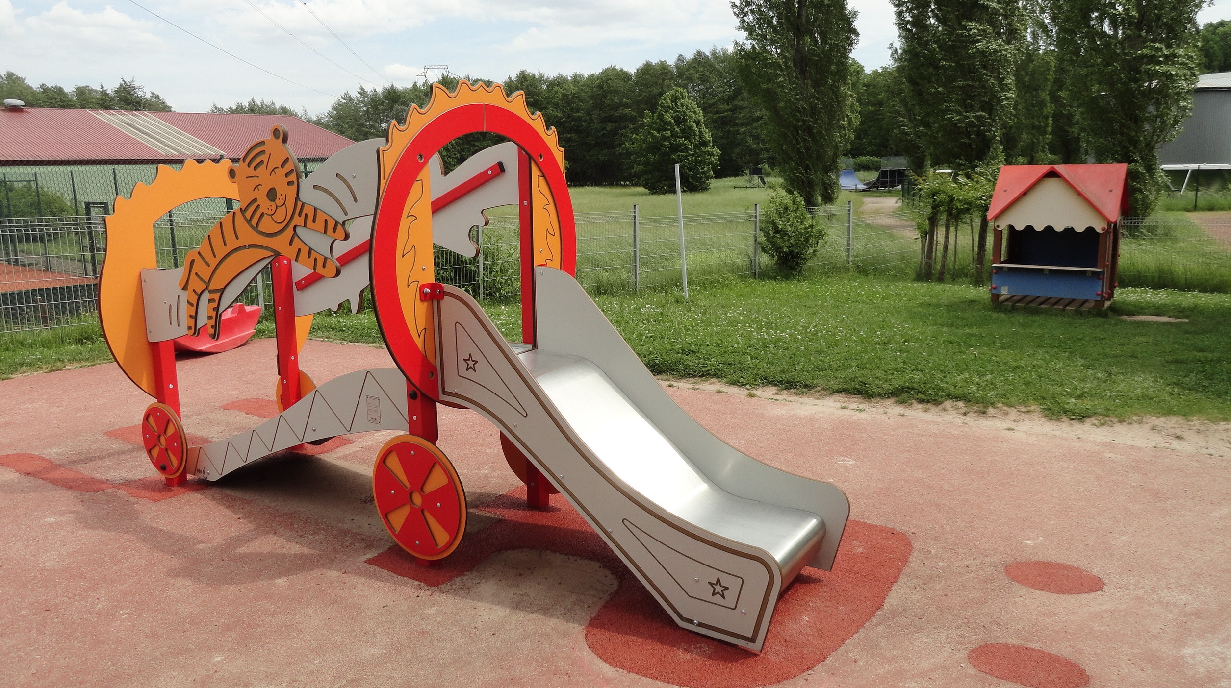 Un nouveau toboggan • Multiaccueil collectif "La Souris Verte" MJC